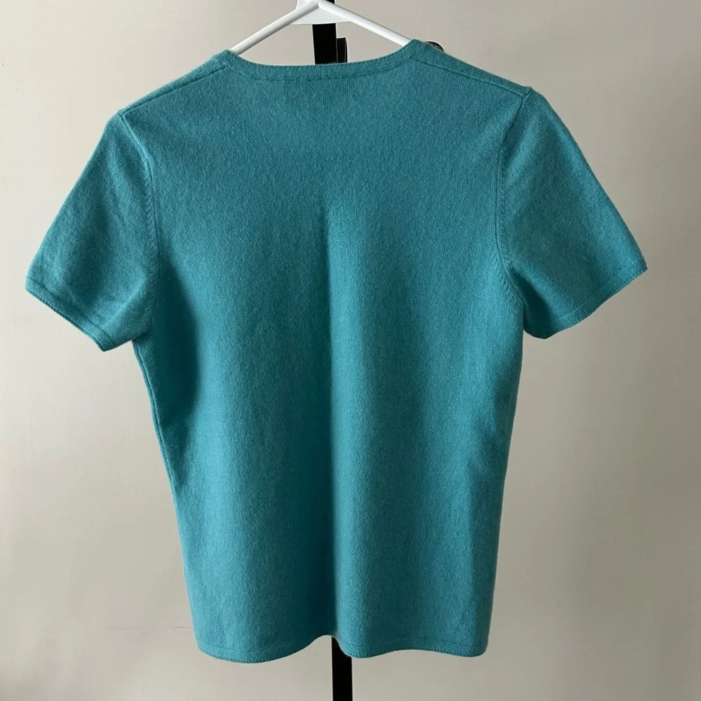 Jones New York 100 percent Cashmere Crewneck Short Sleeve Top, Size Medium. - Picture 2 of 3